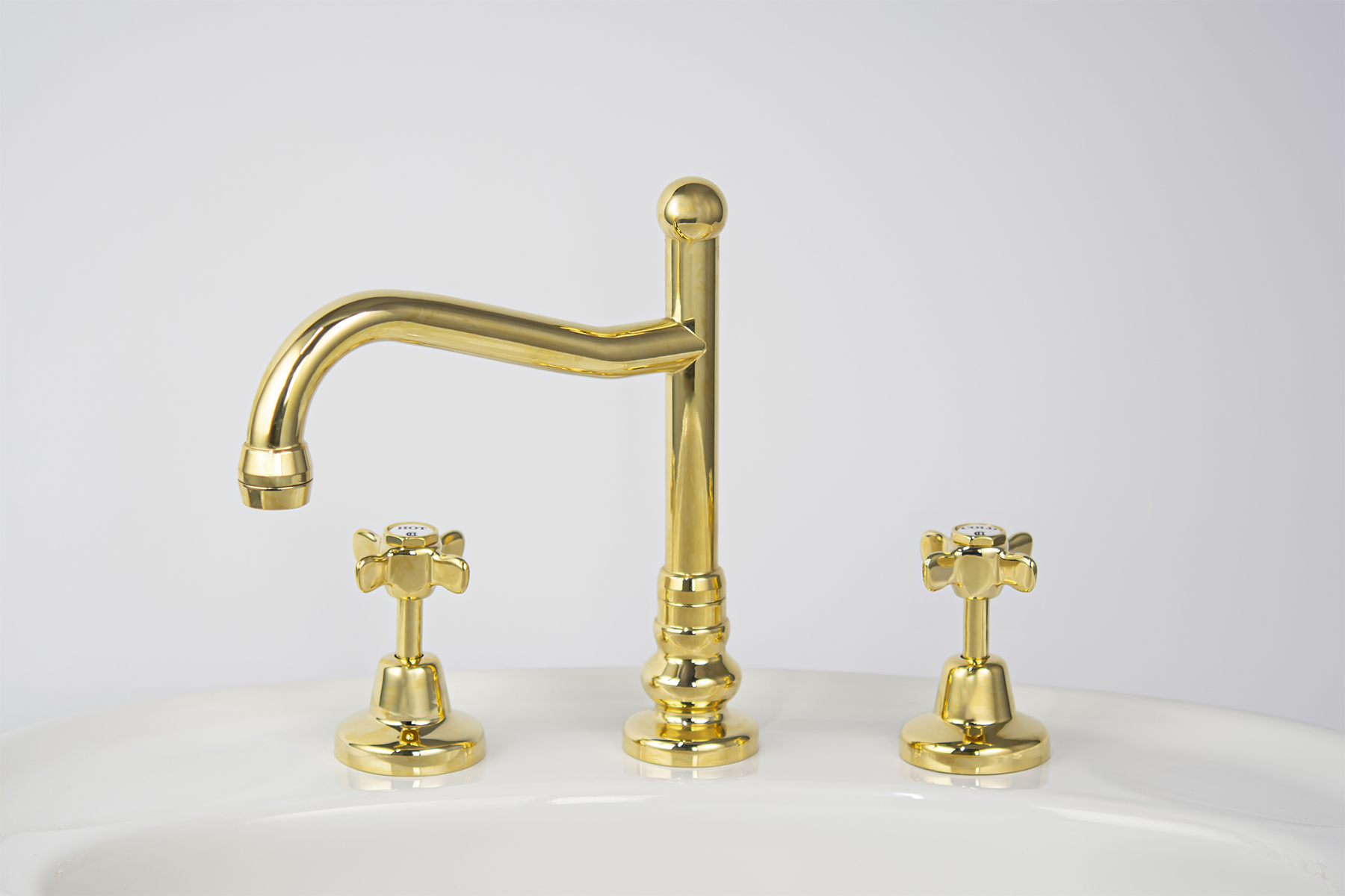 CB Ideal Heritage Victor Swivel Spout Basin Set - Image 3
