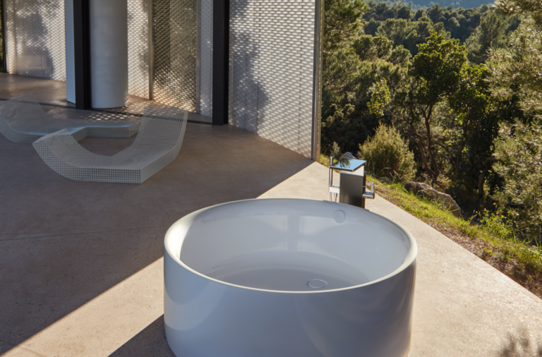 Bette Pond Silhouette 1500 Freestanding Bath with White Overflow - Image 2